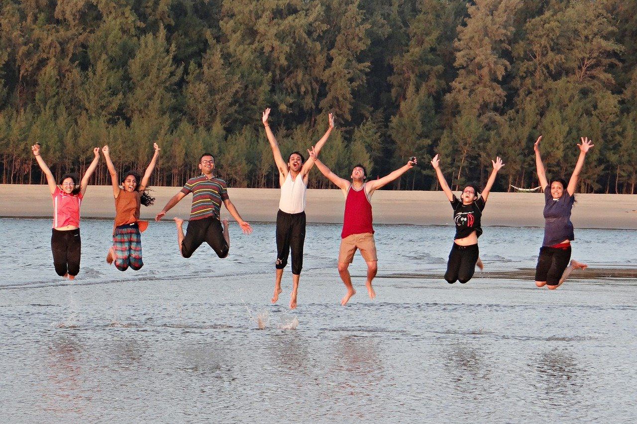 jovens felizes